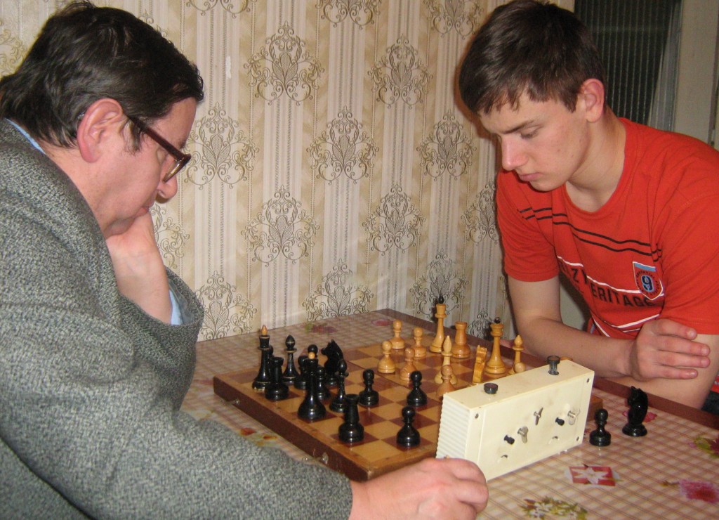 Учитель и ученик-математики и шахматисты