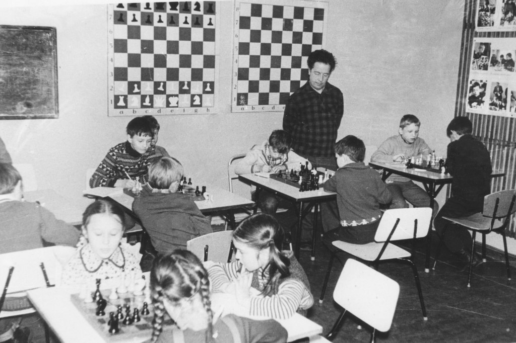 1982-02_03