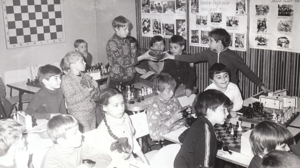 1982-05_04