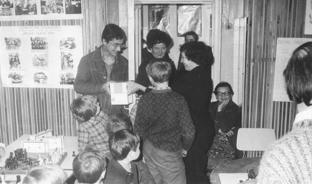 1982-05_12