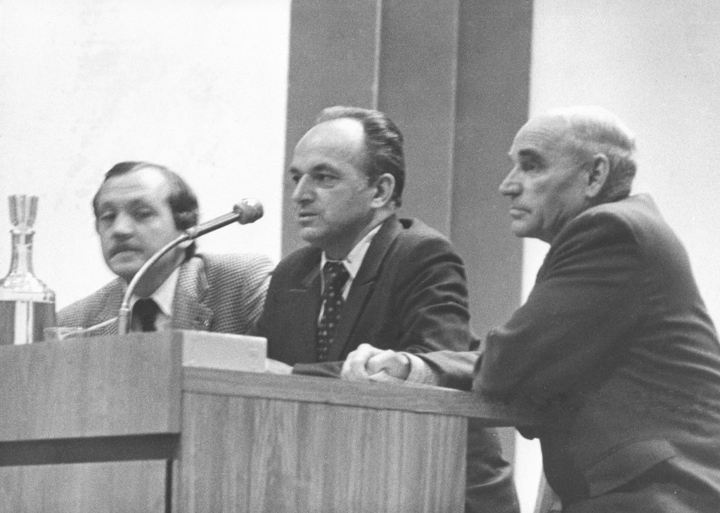 1983-10-28_04