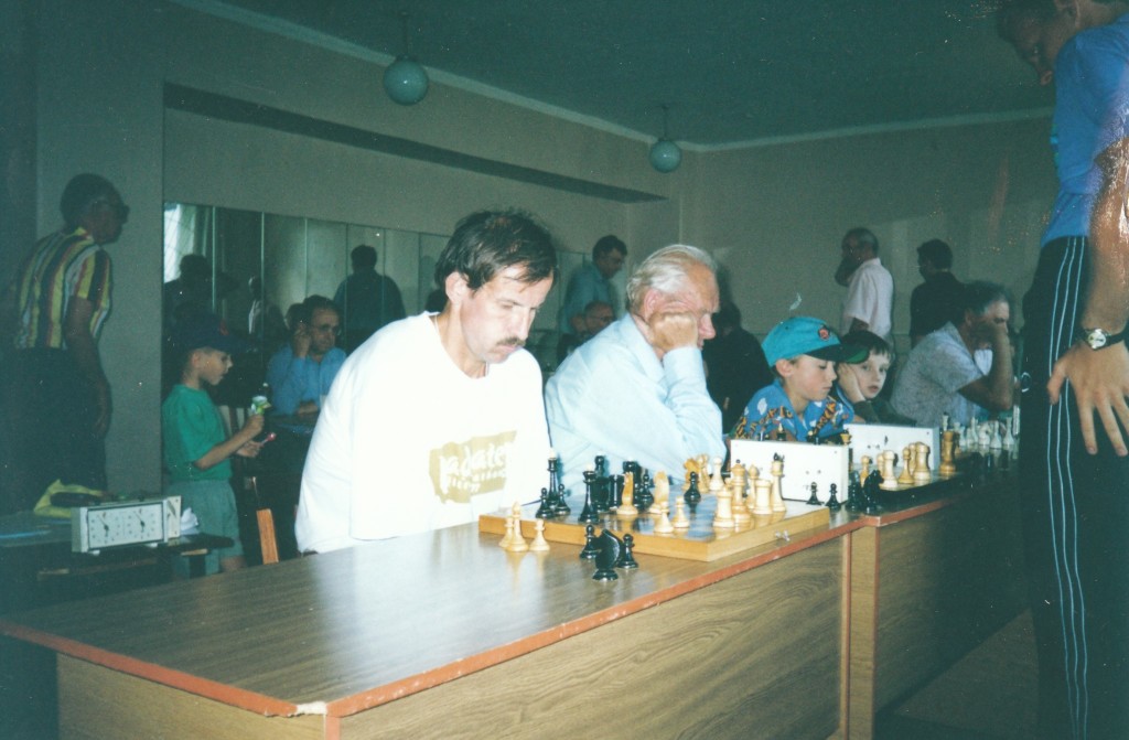 2000-08_2163-06